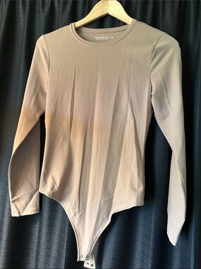 Abercrombie Long Sleeve Bodysuit in Taupe